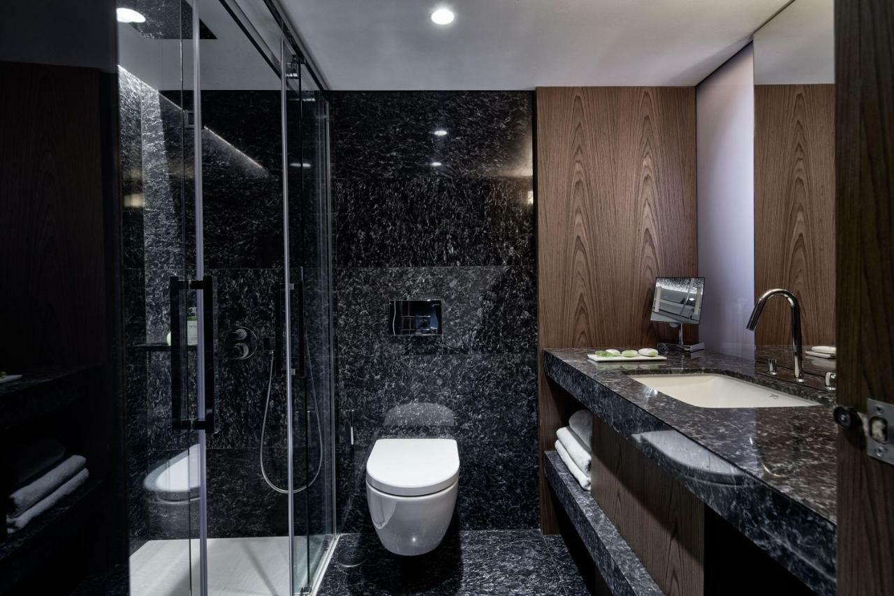Executive Suite,815432567:JPEG